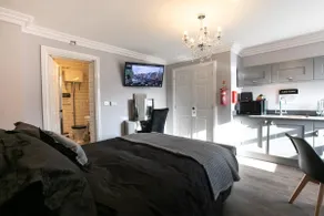 Norwich Castle. Unique serviced apartment. - Image 5