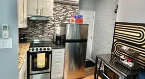 Entire rental studio unit in Queen Village Philly - Image 3