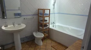 Spacieux logement au pied de la Cité Médiévale labellisé 3 clés - Image 2