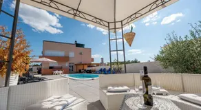 Family-friendly apartments with swimming pool Sukosan, Zadar - 23934 - Image 4