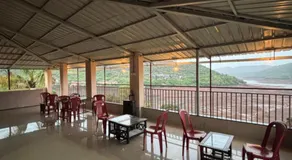 Lake view dining and Lodging - Image 5