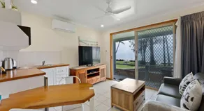 ABSOLUTE BEACH FRONT MACKAY - Blue Pacific - Image 2