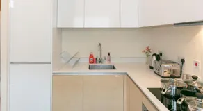 Contemporary & Exquisite Trumpington Townhouse with Parking & 5 mins to Addenbrookes & Papworth hospitals - Image 5