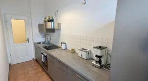 Ruhige 65 qm Wohnung mit Balkon & Parkplatz - 10 Min Neustadt - Image 4