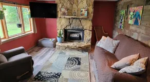 Riverfront Studio Cabin with Amazing View and Huge Yard - Image 2
