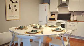 Bright & Spacious Apartment by the Sea, Free Parking, 10min to Airport, 12min to Ålesund - Image 5
