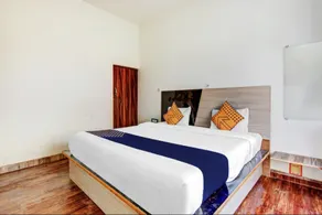 OYO Hotel - Image 5