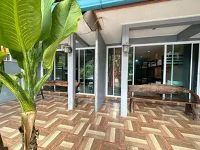 Painting Family Hostel - Image 2