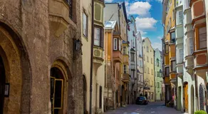 Traditional Old Town Apartment - Image 5