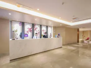 Lavande Hotel Wuhan Guanggu Walking Street Huake Metro Station - Image 5