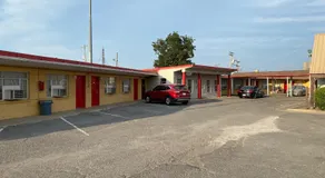 Deluxe inn - Image 2