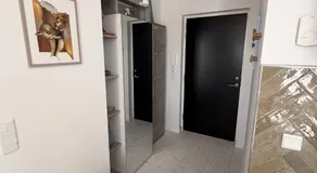 Modern Stylish Apartment Near City Centre with Parking - Image 4