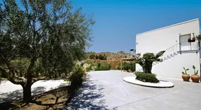 ACQUA PETRA Pool Villa & Suites - Image 4