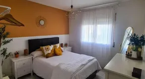 Nice beachside 2-BD apt near Barcelona - Image 2