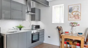 Modern Studio in Central Arnold - Image 3