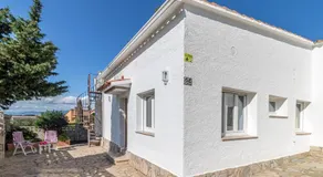 Apart-rent Casa Grecs 2029 con wifi, Smart TV, jardín y parking - Image 5