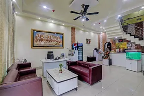 Super OYO Hotel Ocean - Image 3