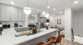 Holiday Home Brownstone City Stay 5BEDS, Private Dual Units - Image 5