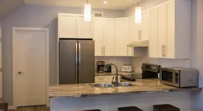 Downtown Whitehorse 4 bedrooms deluxe condo - Image 4