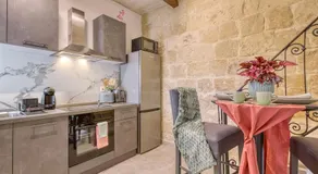 Jade - Stylish Zabbar Hideaway - Image 3