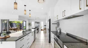 Mooloolaba Parkway Palms Spacious 3BR with Patio & BBQ Pet-Friendly near the Beach - Image 2