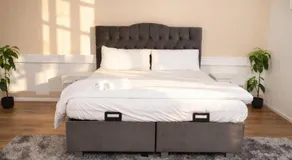 Deluxe Urban Stay - Image 2