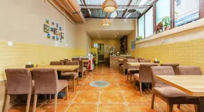 Holly's Hostel - Image 5