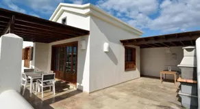 Ferienvilla 'Faro Park mit privatem Pool', Bergblick, private Terrasse und WLAN - Image 2