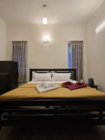 Luxurious 4BR CottageScenic - Image 2