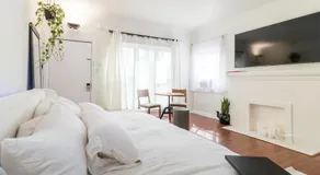 Sunny Boho Chic West Hollywood Flat! - Image 2