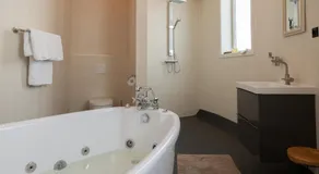 Watertorenhotel Nes - Image 3
