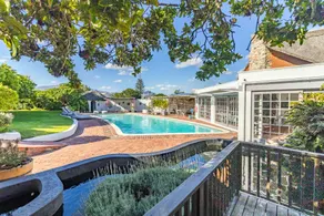 Whale Rock Luxury Lodge - Image 2