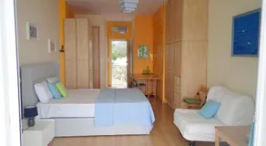 Beachfront Studio with Private Path to the Sea - Image 2