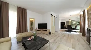 House Bona - Image 2
