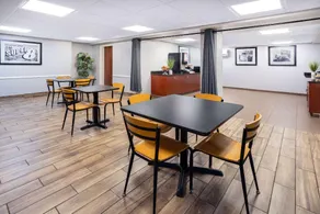 Super 8 by Wyndham Mount Laurel - Image 2
