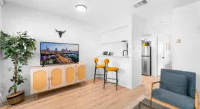 Central Chic 1BR suites close to UT, Moody Center, & Downtown - Image 5