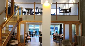 Pinnacle Suites Hotel - Image 2