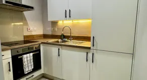 Centenary House Luxury Designer Apartment in Leeds City Centre - Image 3