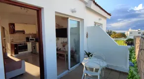 Thalassa Seaside Boutique Beach Apartment - Image 4