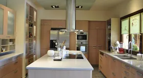 Anna's Mansion - Image 2