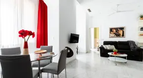 Sevilla Central Suites Apartamentos Puerta Jerez - Image 4