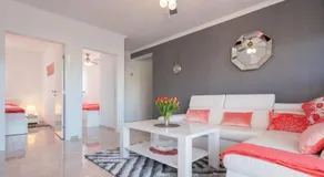 La Perla Apartments - Image 2