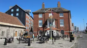 Anchors Aweigh! - Near Poole Old Town, 5 mins to Hamworthy Beach, Free Parking! - Image 4