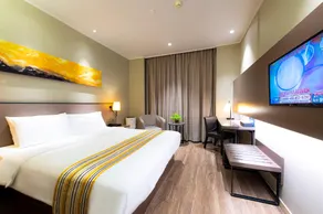 Home Inn Plus Beijing Guomao - Image 3