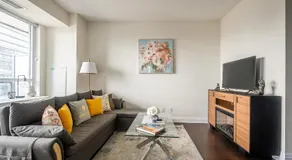Elegance In Peonies 1 Bedroom Condo 23 Floor Free parking in Downtown Toronto - Image 2