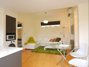 Bendigo Skyline-LUXURY CBD Apartment with lock up Garage - Image 3