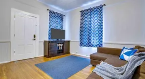 Cozy 1 Bed Historic Elmwood Park-Centennial House - Image 2