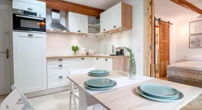 Luxurious & calm flat in heart of Old Antibes - Image 4