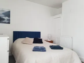 Three Bedroom House near Centre Free WiFi/Parking - Image 2
