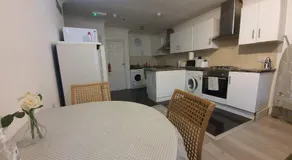 Eastwood Rooms - Image 3